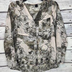 BKE Boutique Abstract Button Front Blouse Womens Small